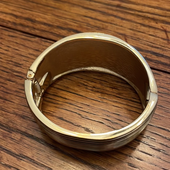 Gold Ribbed Hinged Bracelet - Picture 2 of 3